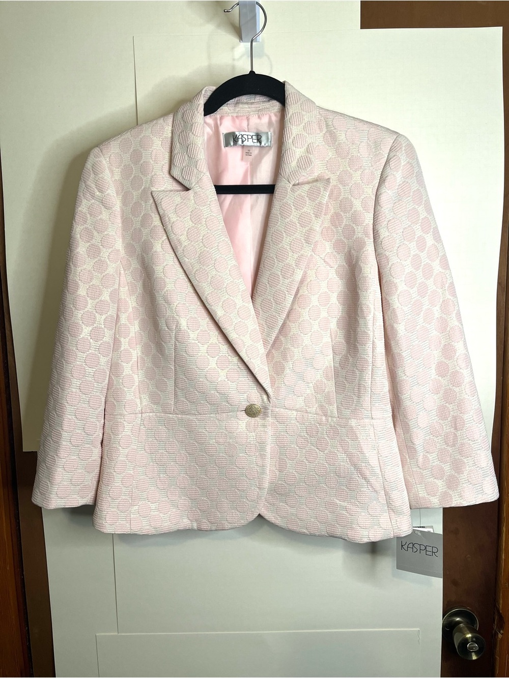 NWT Kasper Women’s Size 10 Pink Polka Dot Textured Single-Button Blazer